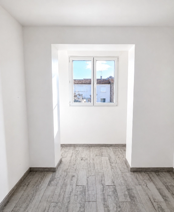 Chambre après rénovation complète à Cuxac-d’Aude, Aude