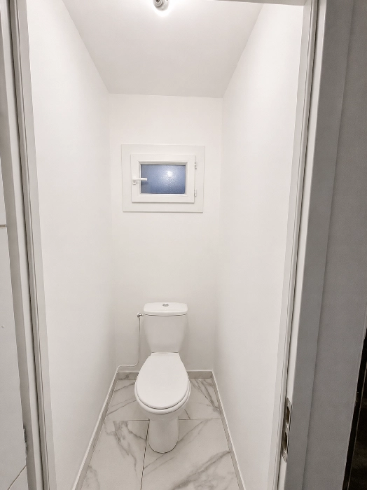 WC après rénovation complète à Cuxac-d’Aude, Aude