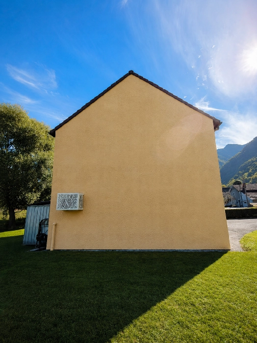 Façade après traitement hydrofuge coloré à Saint-Béat-Lez en Haute-Garonne